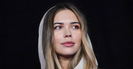 Pokazała przesyłkę. "Chyba nie odważę się tego przymierzyć"