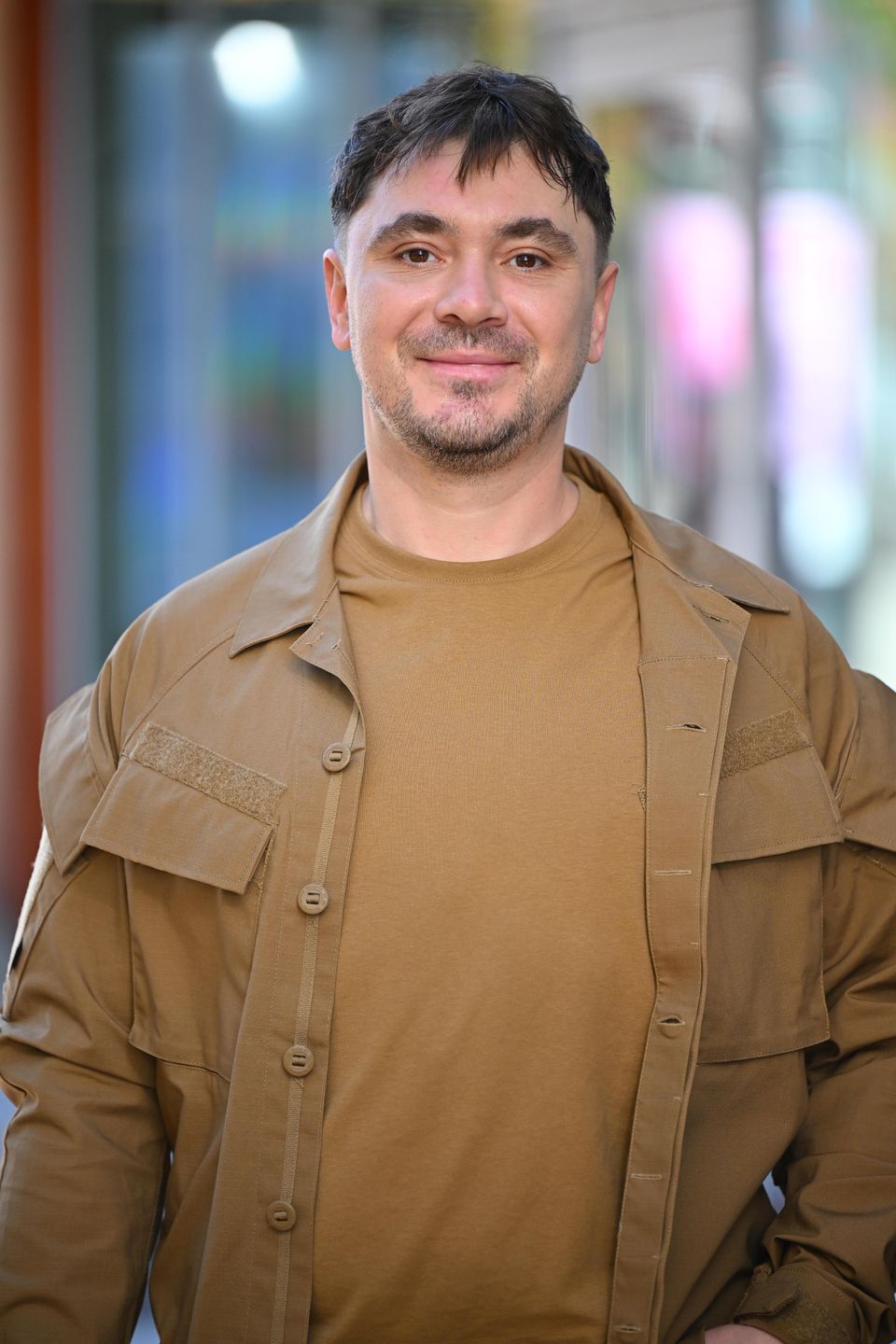 Daniel Martyniuk przed studiem TVN