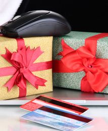 Kupując świąteczne prezenty w internecie łatwo o pomyłkę. Jak oddać nietrafiony upominek?