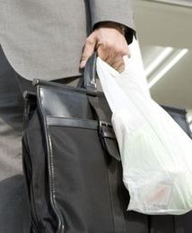 Zakaz sprzedaży jednorazowych reklamówek. W tym kraju już ich nie kupisz