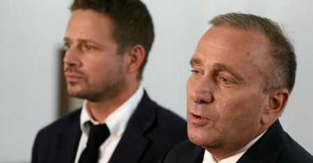 Grzegorz Schetyna chce w Warszawie upiec dwie pieczenie na jednym ogniu?