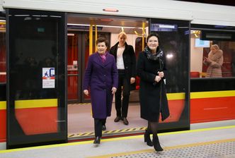 II linia metra w Warszawie. Ewa Kopacz jeździ z prezydent stolicy i zachwala