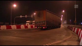 Konwój ze szczątkami samolotu MH17 przekroczył granicę i jedzie przez Polskę