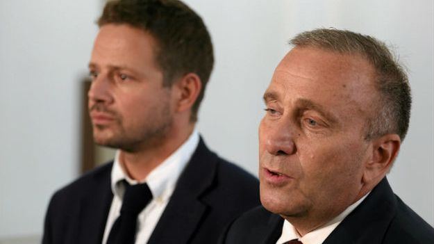 Grzegorz Schetyna (P) i Rafał Trzaskowski (L)