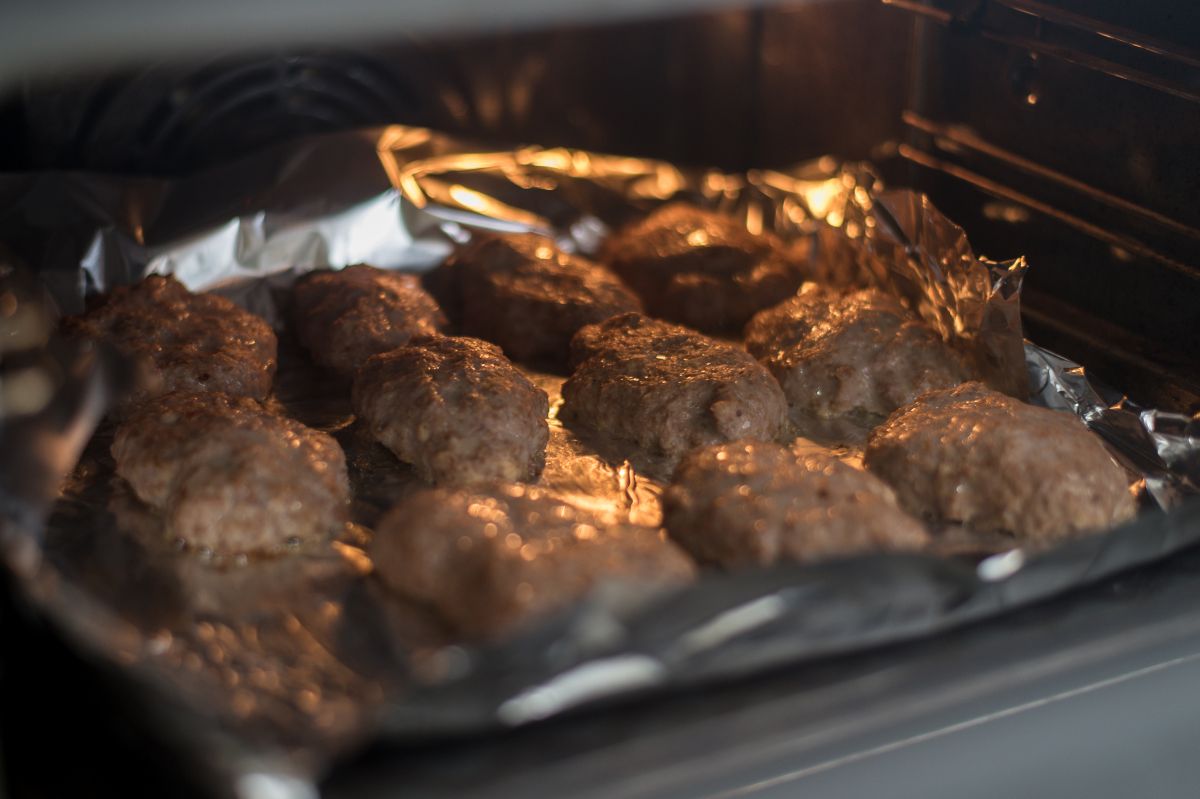 Step away from stovetop frying. Oven-baked cutlets are sensational