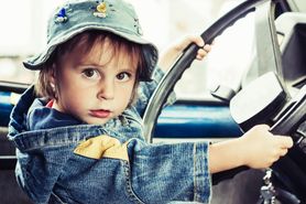 Najgorsze sposoby przewożenia dzieci w samochodach
