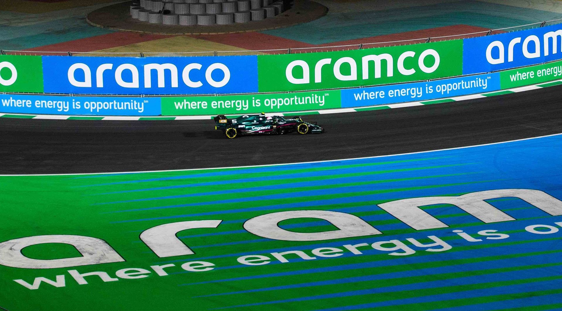Reklamy Aramco dominują w wyścigach Formuły 1