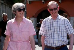Theresa May w sukience z popularnej sieciówki. Postawiła na kolor Millenialsów!