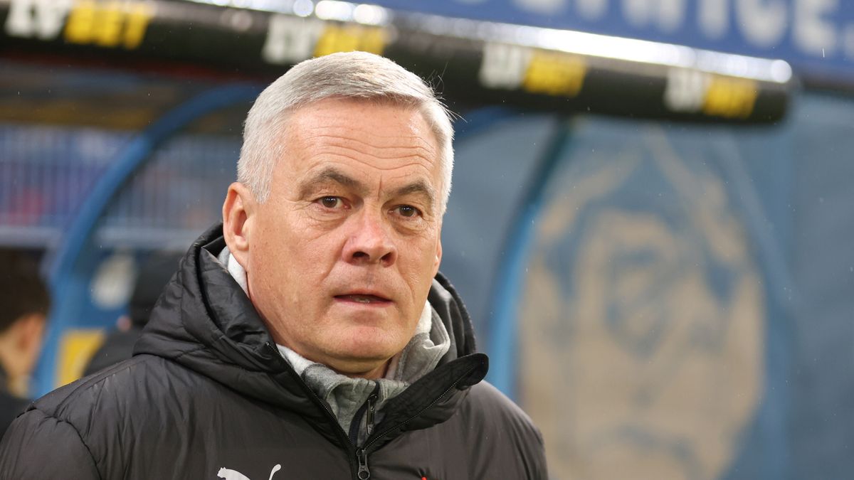 PAP / Michał Meissner / Na zdjęciu: Jacek Zieliński długo czekał na zawodnika na lewe wahadło