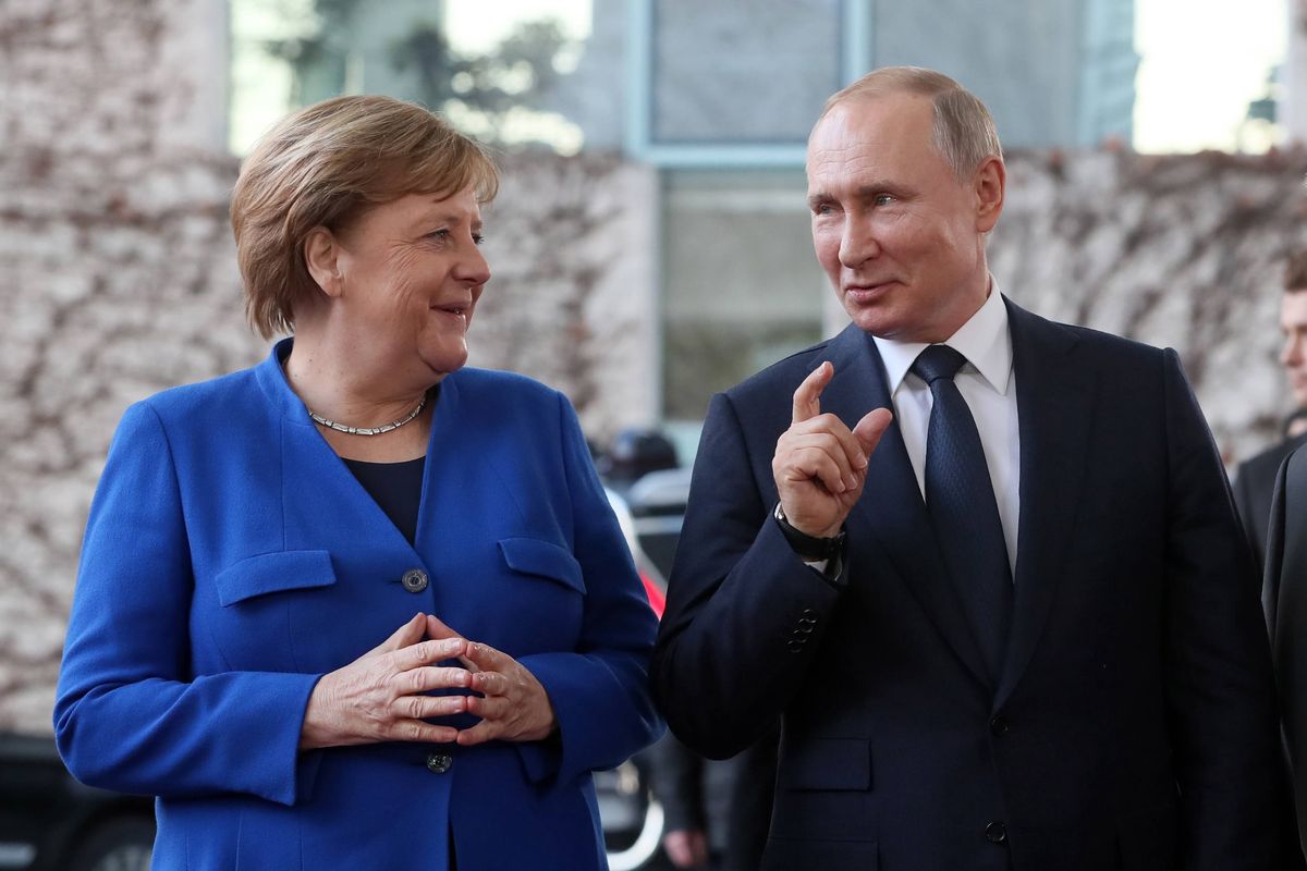 Szczepionka na COVID-19. Rozmowa Angeli Merkel i Władimira Putina dotyczyła możliwości wspólnej produkcji preparatu