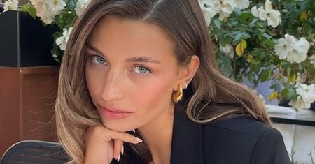 Wrzuciła fotki z Dubaju. Miała genialną sukienkę