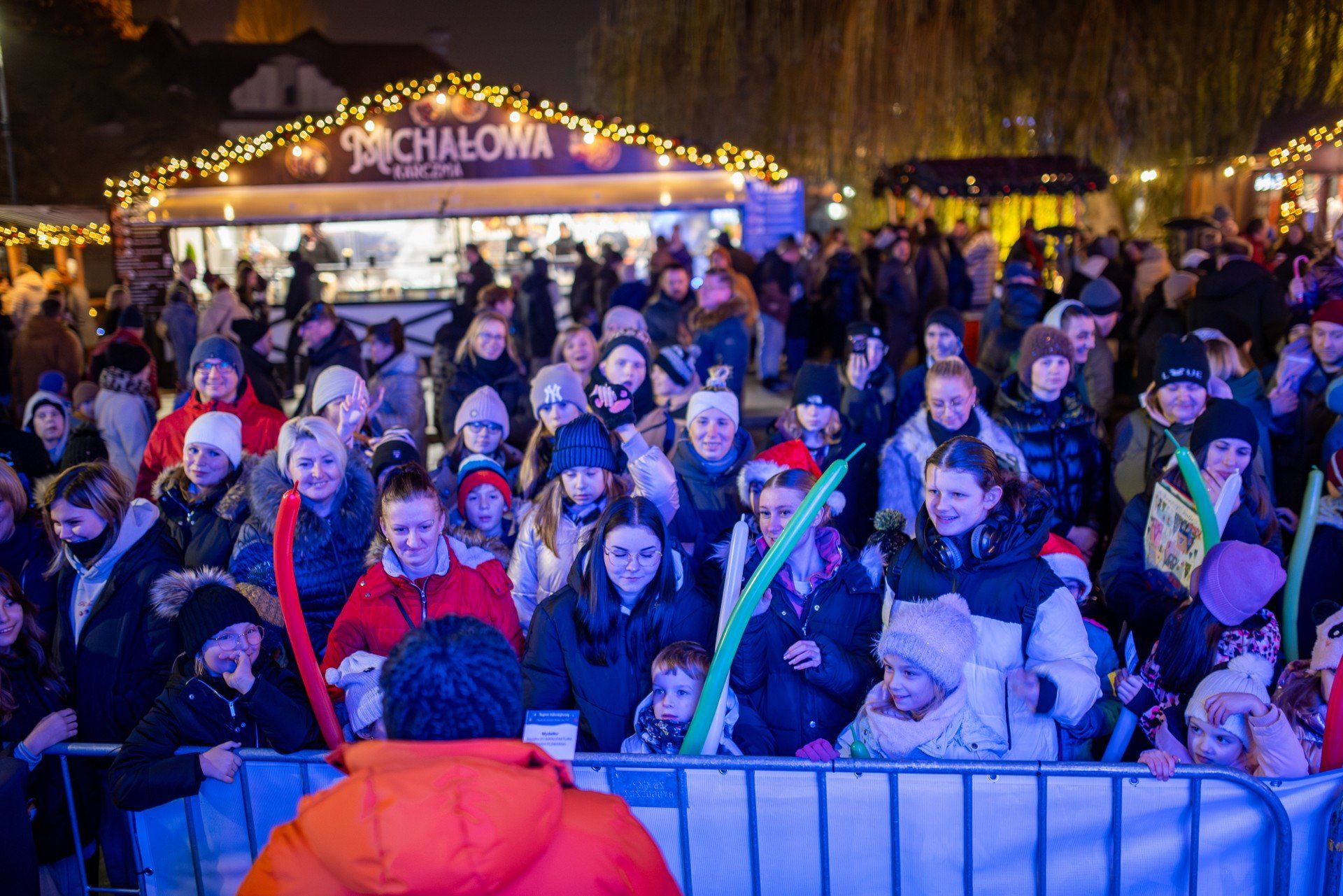 Spotkanie ze świętym Mikołajem i reniferem Rudolfem, animacje dla najmłodszych i wiele innych atrakcji - w sobotę (6 grudnia) na Bydgoskim Jarmarku Świątecznym odbyły się mikołajki. Było gwarno i radośnie.