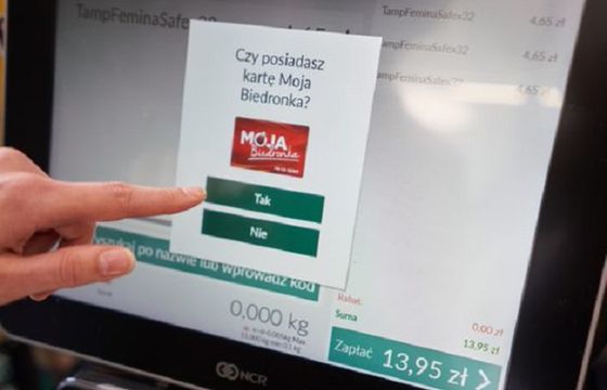Kasy samoobsługowe podbijają polski handel. W Biedronce obsługują już 40 proc. transakcji