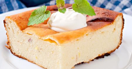 Zamiast ziemniaków podaj taki sernik. Do kotletów będzie jak znalazł