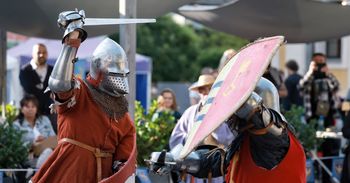 Poznań: Rycerze, kat i cyrulik na rynku. To Jarmark Rycerski Św. Franciszka na Śródce
