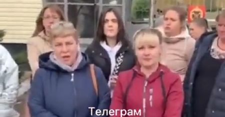 "Od 10 dni nie ma z nimi kontaktu". Rosjanki wściekłe na armię Putina