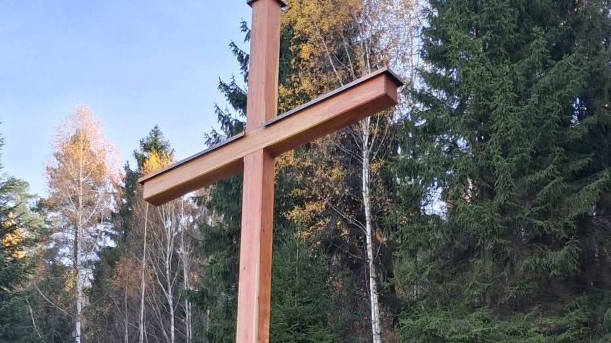 Ktoś podciął krzyż. Skandal w woj. śląskim.