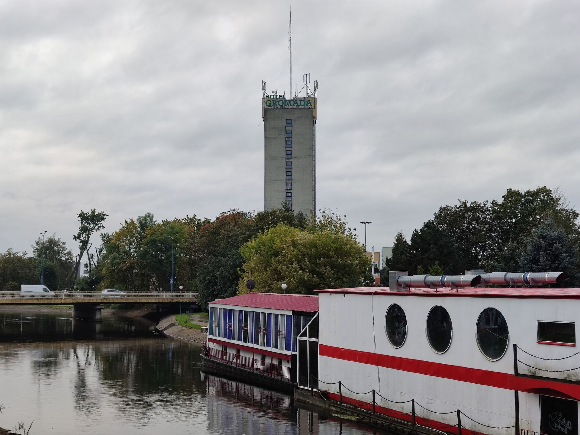 Dużo zalet i jedna wada. Test Xiaomi Mi 10T Pro 11
