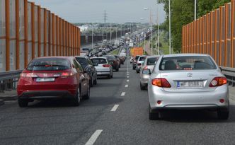 Co zmienią regulacje UE ws. samochodów spalinowych? MKiŚ prognozuje i obala mit