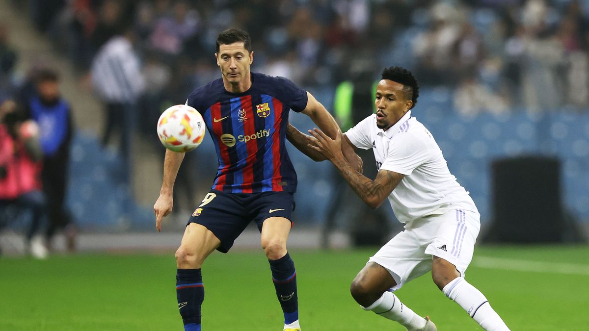 Getty Images / Yasser Bakhsh / Robert Lewandowski w akcji