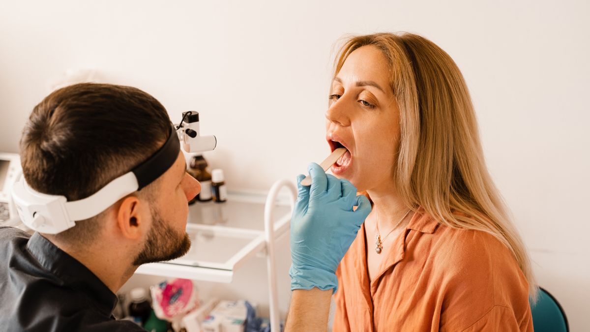 Erytroplakia jamy ustnej to zmiana pokrewna do leukoplakii