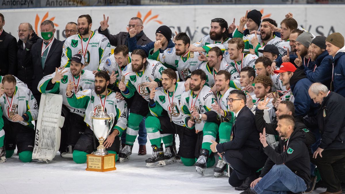 PAP / Andrzej Grygiel  / Na zdjęciu: hokeiści JKH GKS-u Jastrzębie cieszą się ze zdobycia mistrzostwa Polski