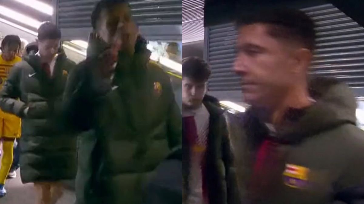 piłkarze FC Barcelony schodzący do szatni