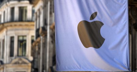 Apple na tronie. Stał się najcenniejszą spółką giełdową wartą 2 biliony dolarów