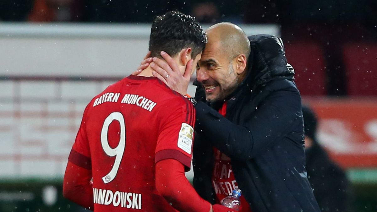 Getty Images / Alexander Hassenstein / Robert Lewandowski i Pep Guardiola pracowali razem w Bayernie w latach 2014-2016