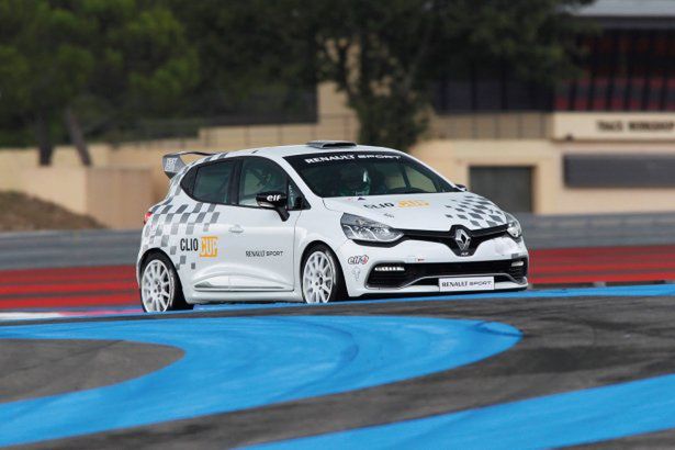 Nowe Renault Clio Cup - francuski maluch trafia na tor