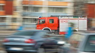 Białystok: pożar na balkonie w bloku. 4 zastępy strażaków w akcji