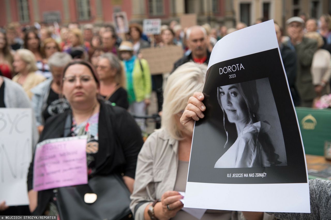 Demonstracje pod hasłem "Ani Jednej Więcej" przeszły w czwartek 15 czerwca przez całą Polskę. W wielu miejscach na plakatach pojawiło się zdjęcie zmarłej 33-latki 