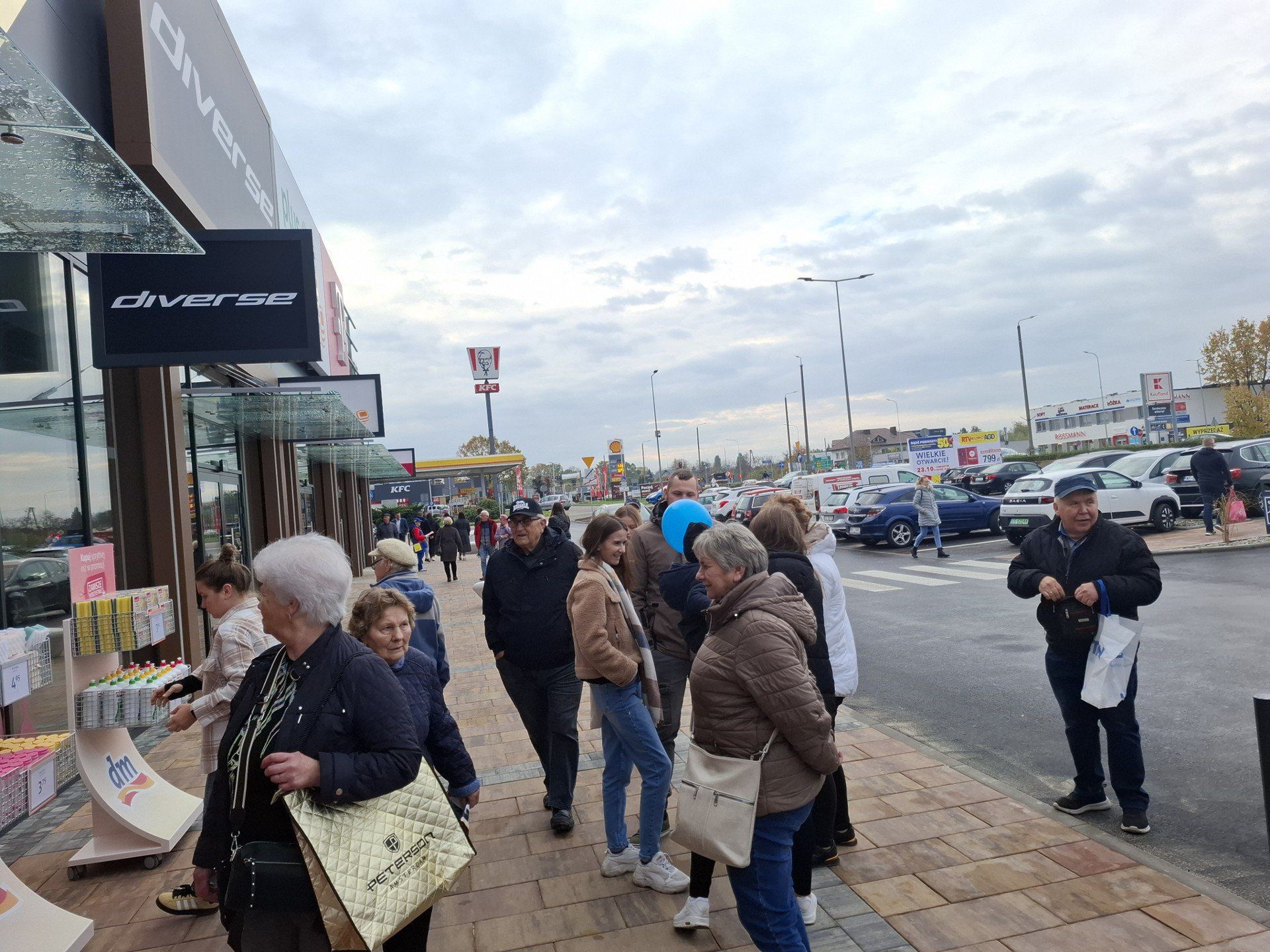Otwarcie nowej galerii handlowej w Skierniewicach przyciągnęło tłumy