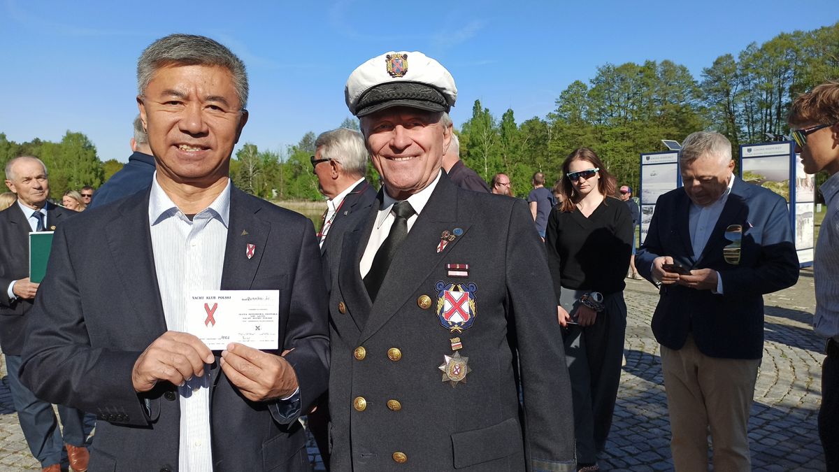 Materiały prasowe / Polski Związek Żeglarski / Quanhai Li otrzymał złotą honorową odznakę
