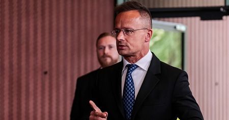 Afera na Węgrzech. Były szef MSZ wydał miliony na loty