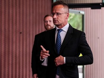 Afera na Węgrzech. Były szef MSZ wydał miliony na loty