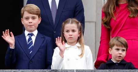 Książę William świętuje Dzień Ojca i chwali się rodzinnym zdjęciem z wakacji! (FOTO)