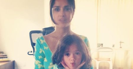 Salma Hayek pozuje z córką na ściance. Valentina ma już 14 lat. Ależ wyrosła!