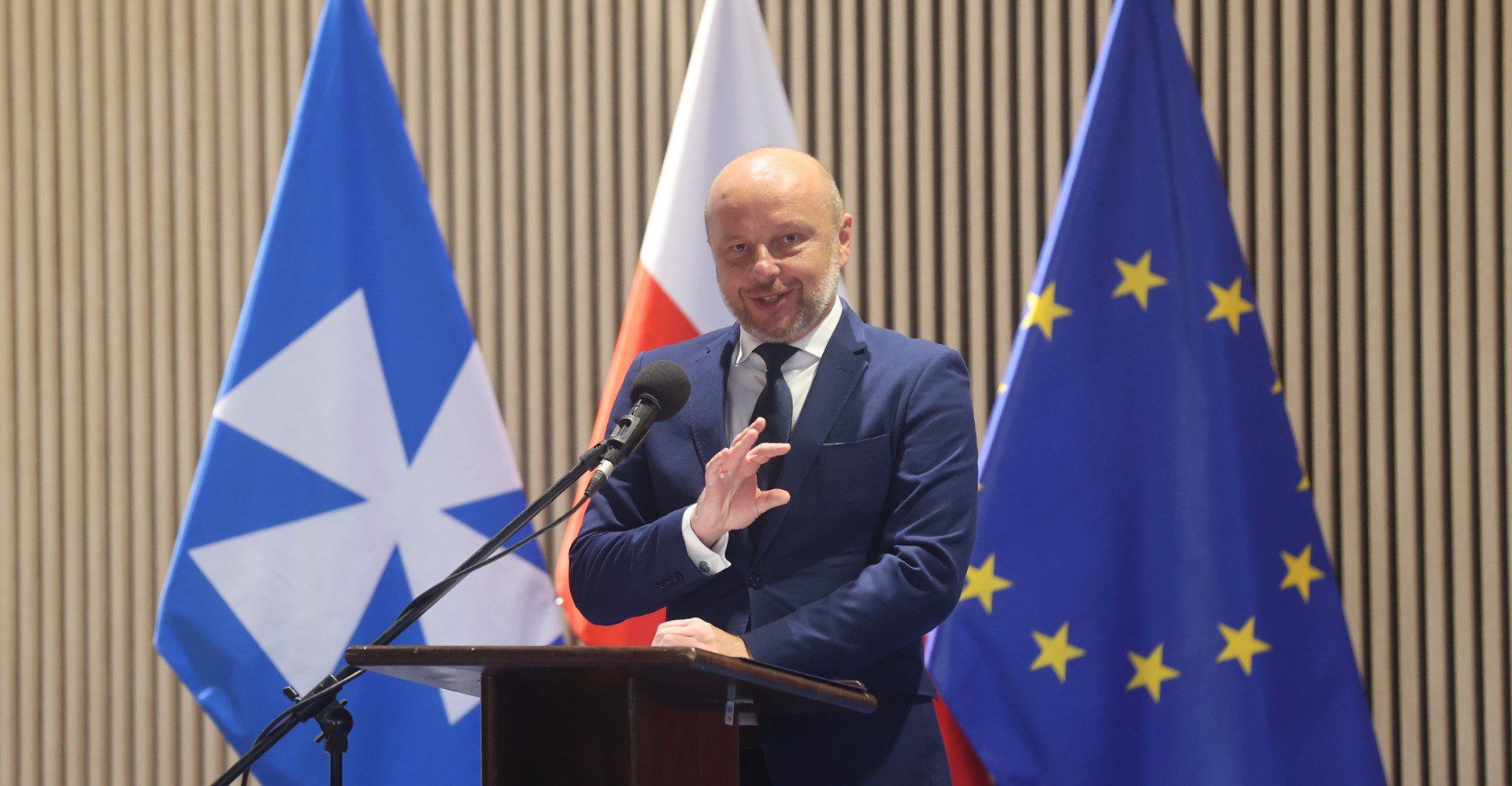 Zanosi się na podwyżkę do prezydenta Rzeszowa. Jak podaje rzeczniczka prasowa ratusza, to niespełna 1000 zł na