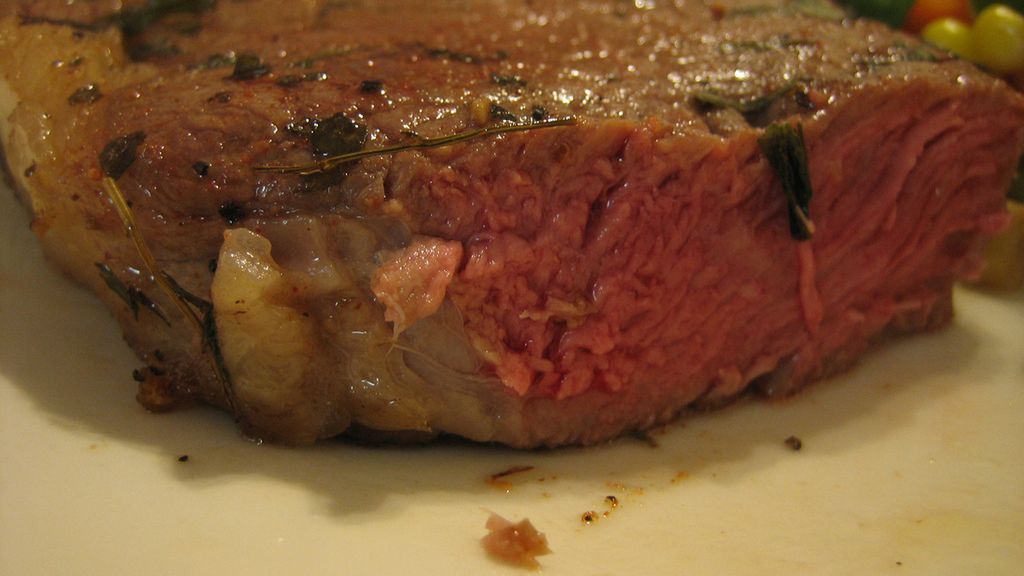 Opiekany udziec wołowy (samo mięso, III klasa mięsa)