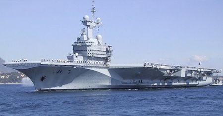Lotniskowiec "Charles de Gaulle" na wojnie z islamistami?