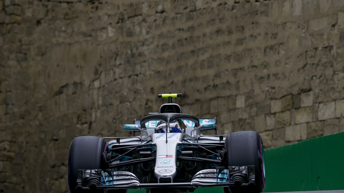 Zdjęcie okładkowe artykułu: Materiały prasowe / Mercedes / Na zdjęciu: Valtteri Bottas na torze w Baku