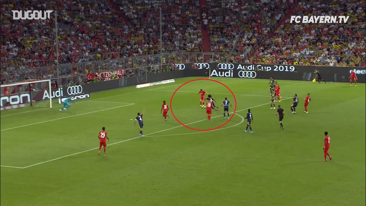 Zdjęcie okładkowe artykułu: Materiały prasowe / Dugout / Na zdjęciu: Lewandowski asystuje przy golu