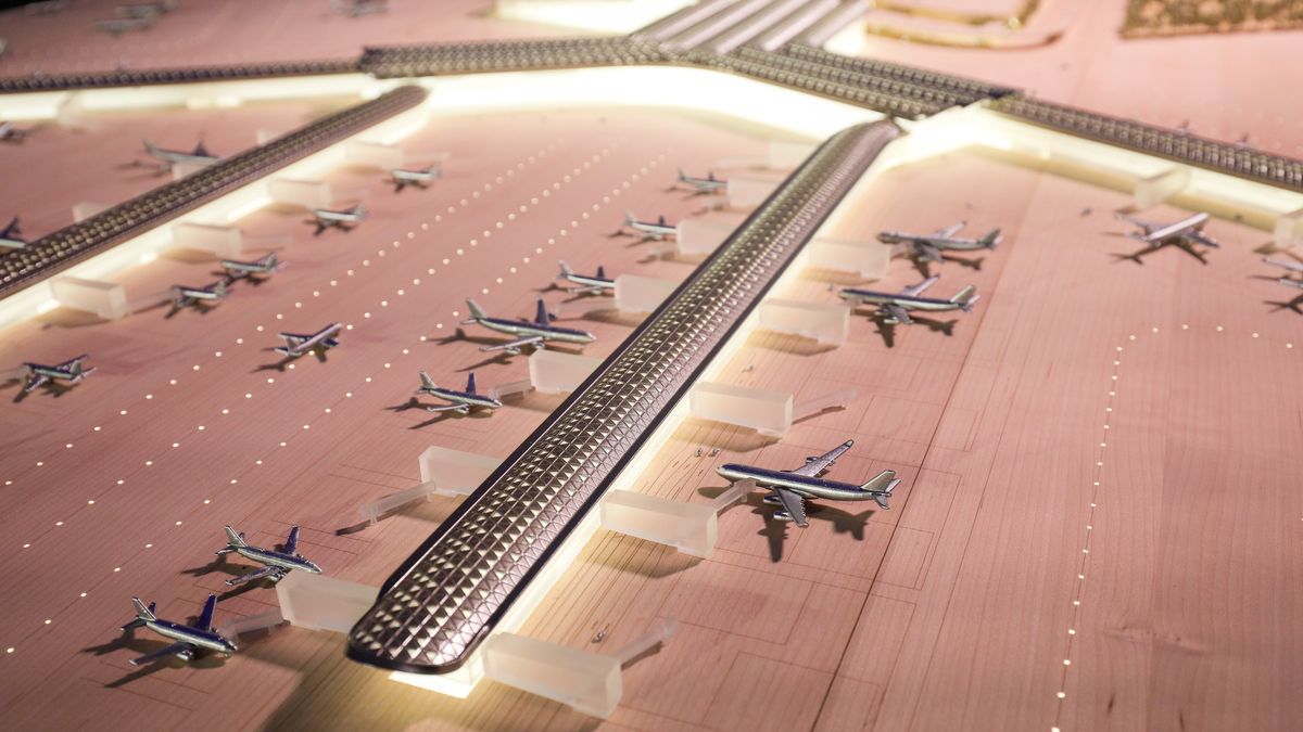 Prezentacja
Warszawa, 06.07.2023. Prezentacja koncepcji architektonicznej terminala lotniska CPK i dworca kolejowego, 6 bm. w Warszawie. (ad) PAP/Pawe� Supernak
Pawe� Supernak
cpk, koncepcja architektoniczna, koncepcji architektonicznej, konferencja, polityk polityka, prezentacja, dworzec, kolejowy, lotnisko, terminal, makieta, transport, w�ze� transportowy