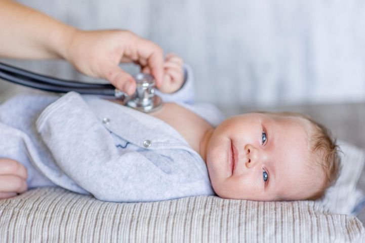 Chrypka u niemowląt - przyczyny, kiedy iść do lekarza