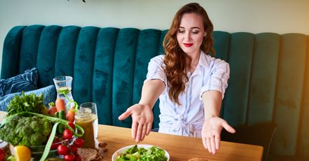 Dieta przeciwzapalna. Idealna dla osób z nadwagą, insulinoopornością, niedoczynnością tarczycy bądź trądzikiem