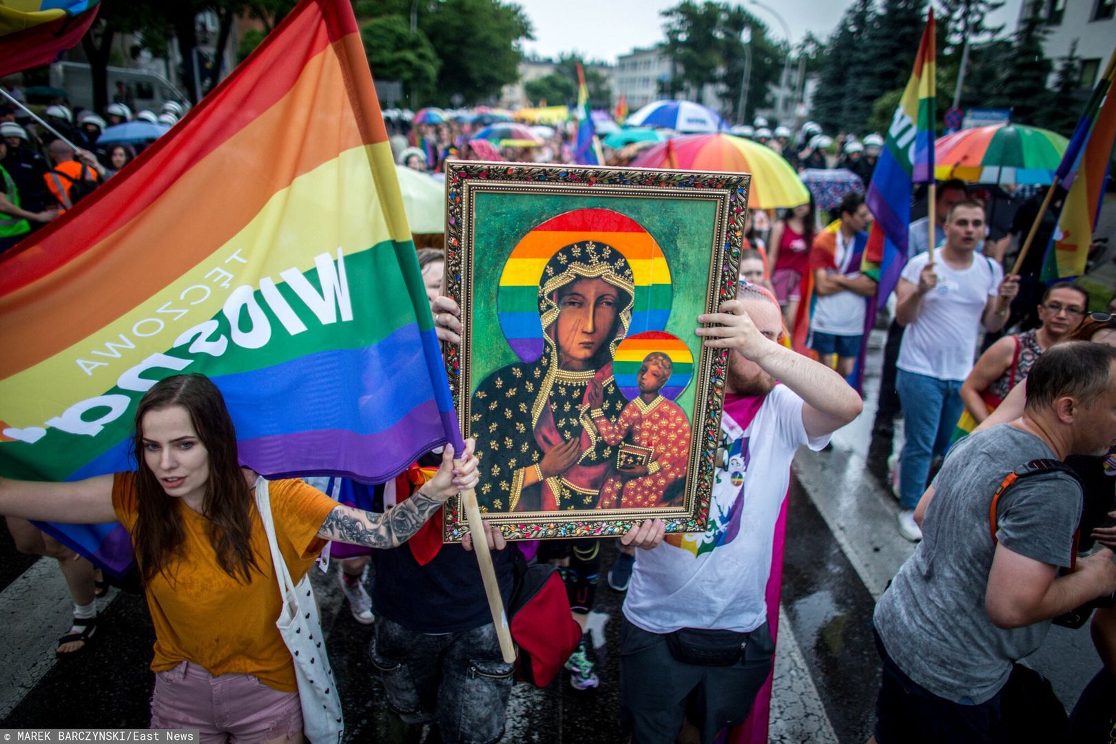 II Cz?stochowski Marsz R�wno?ciFot. Marek Barczynski/East News, Czestochowa, 16.06.2019. II Marsz Rownosci, w asyscie policji, przeszedl ulicami miasta. Marszowi towarzyszyla kontrmanifestacja. Doszlo do przepychanek z  policja, ktora uzyla przeciw kontrmanifestanom m.in. palek i gazu pieprzowego.MAREK BARCZYNSKI