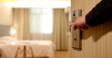 Będą mogli przyjąć tylko niektórych gości. Jak funkcjonuje branża hotelarska?