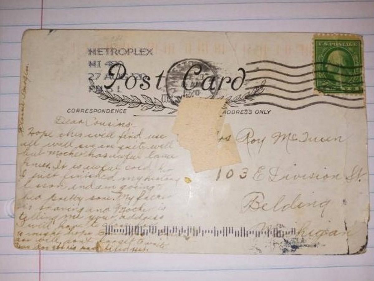 Stuletnia pomyłka poczty. Kobieta szuka adresata pocztówki
