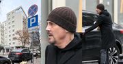 Krzysztof Ibisz wozi się po stolicy mercedesem za 400 tysięcy złotych i parkuje NA ZAKAZIE